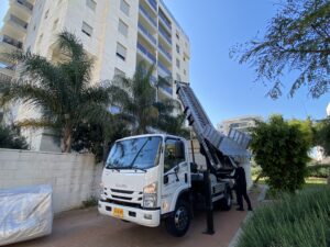 הובלה עם מנוף בת-ים